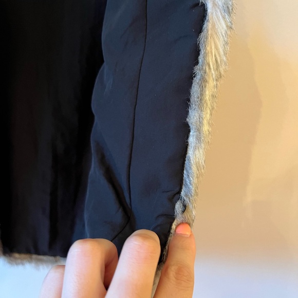Aritzia Faux Fur Vest - Picture 5 of 7